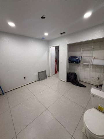 3526 W 76th Street 203, Hialeah, FL 33018