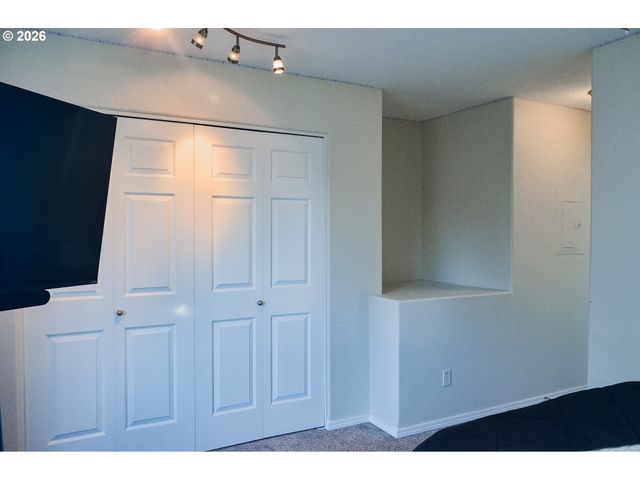 13700 Sw SCHOLLS FERRY Rd 102, Beaverton, OR 97007