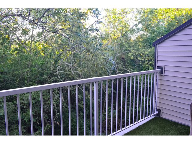 13700 Sw SCHOLLS FERRY Rd 102, Beaverton, OR 97007