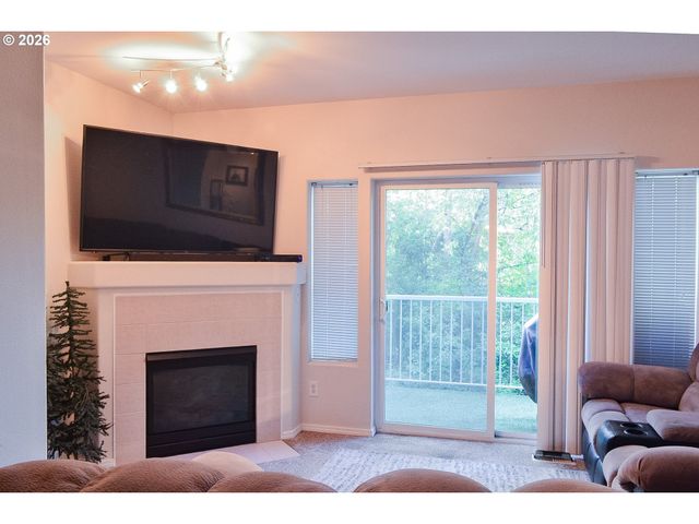 13700 Sw SCHOLLS FERRY Rd 102, Beaverton, OR 97007