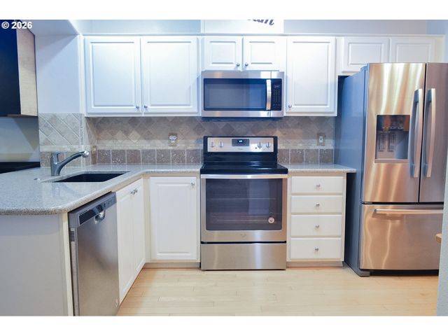 13700 Sw SCHOLLS FERRY Rd 102, Beaverton, OR 97007