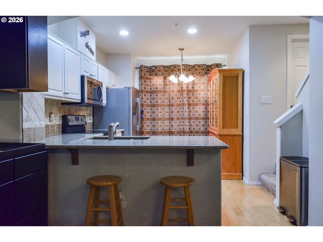 13700 Sw SCHOLLS FERRY Rd 102, Beaverton, OR 97007