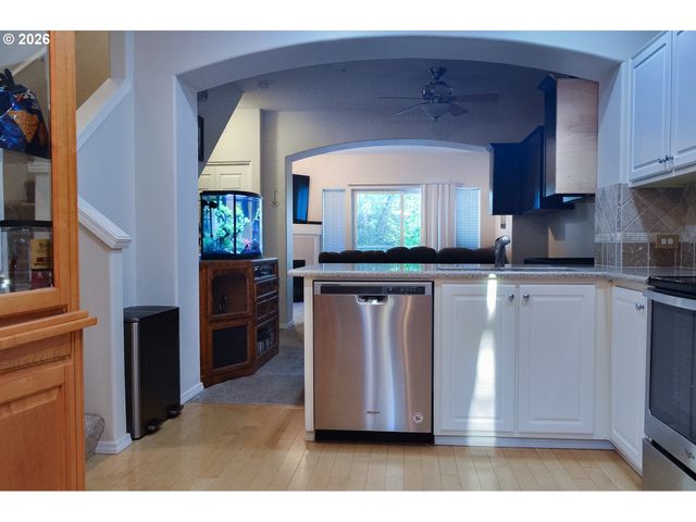 13700 Sw SCHOLLS FERRY Rd 102, Beaverton, OR 97007