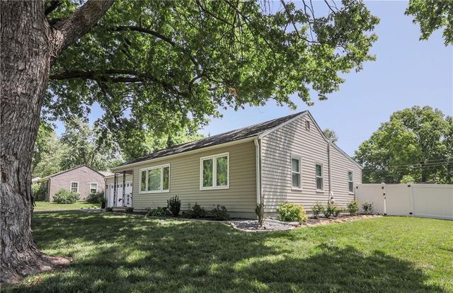 8643 Hadley Street, Overland Park, KS 66212