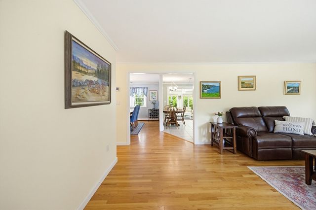 77 Oxbow Dr, Wrentham, MA 02093