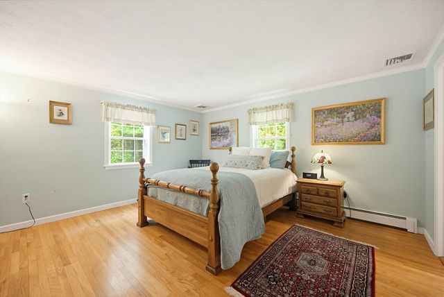 77 Oxbow Dr, Wrentham, MA 02093