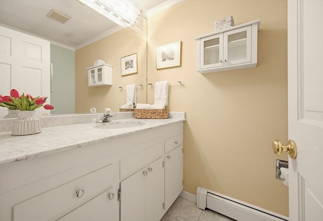 77 Oxbow Dr, Wrentham, MA 02093