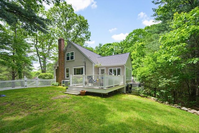 77 Oxbow Dr, Wrentham, MA 02093