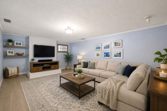 77 Oxbow Dr, Wrentham, MA 02093