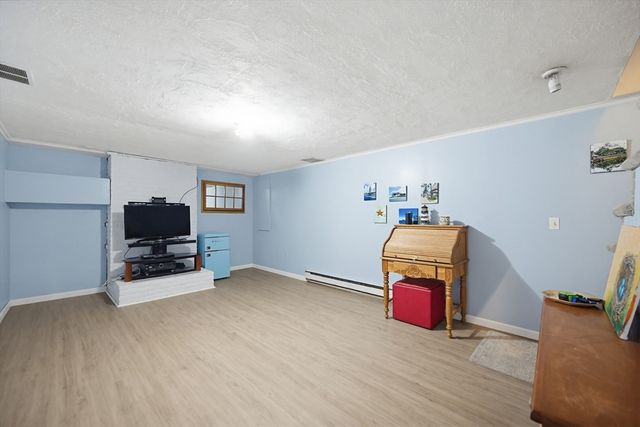 77 Oxbow Dr, Wrentham, MA 02093