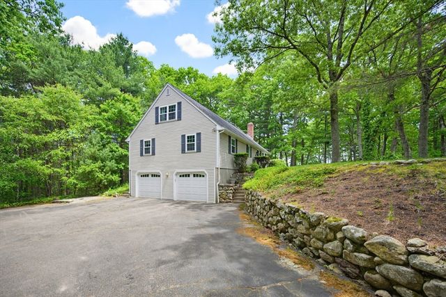 77 Oxbow Dr, Wrentham, MA 02093