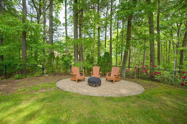 77 Oxbow Dr, Wrentham, MA 02093