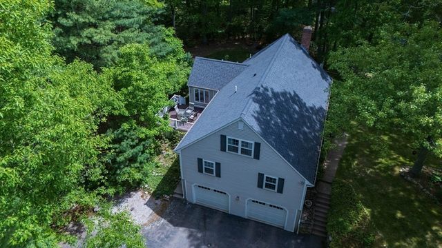 77 Oxbow Dr, Wrentham, MA 02093