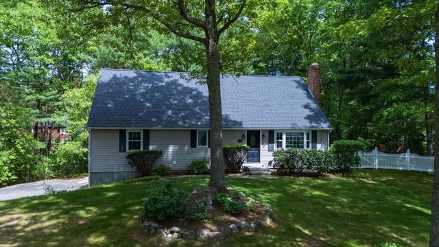 77 Oxbow Dr, Wrentham, MA 02093