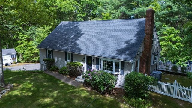 77 Oxbow Dr, Wrentham, MA 02093