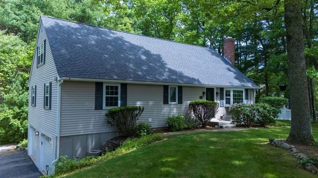 77 Oxbow Dr, Wrentham, MA 02093