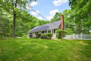 77 Oxbow Dr, Wrentham, MA 02093