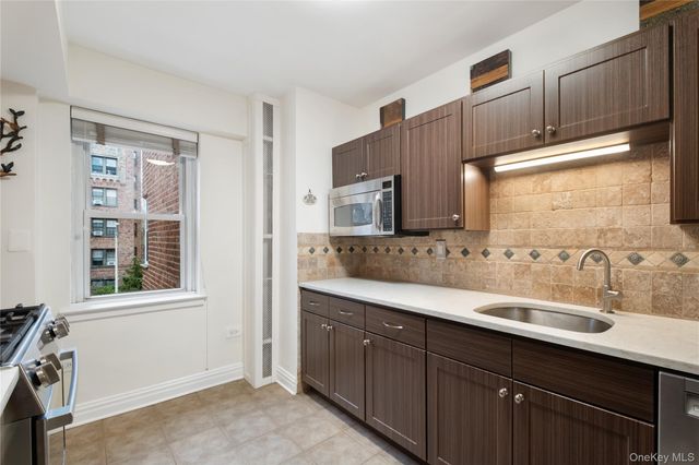 235 Garth Road E2A, Scarsdale, NY 10583