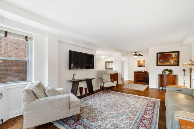 235 Garth Road E2A, Scarsdale, NY 10583