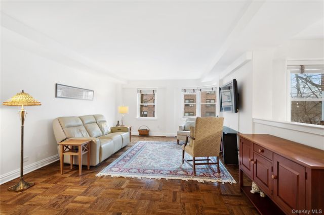 235 Garth Road E2A, Scarsdale, NY 10583