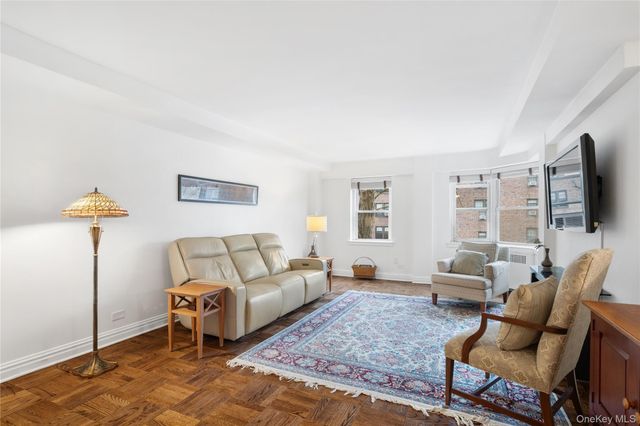 235 Garth Road E2A, Scarsdale, NY 10583