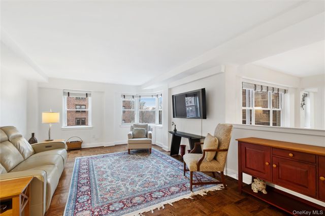 235 Garth Road E2A, Scarsdale, NY 10583