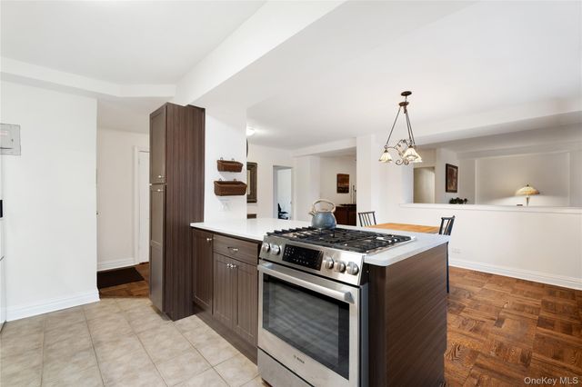 235 Garth Road E2A, Scarsdale, NY 10583