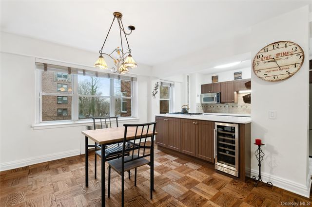 235 Garth Road E2A, Scarsdale, NY 10583