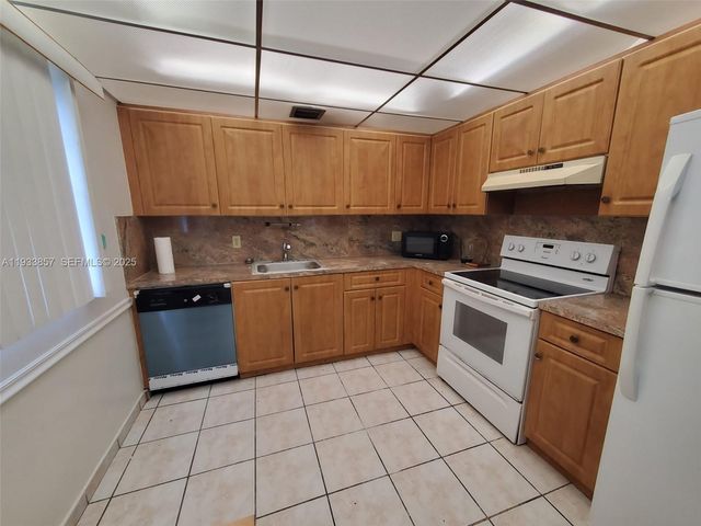 13355 SW 9th Ct 101H, Pembroke Pines, FL 33027