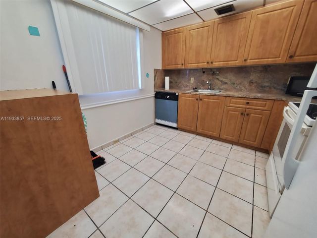 13355 SW 9th Ct 101H, Pembroke Pines, FL 33027