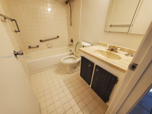 13355 SW 9th Ct 101H, Pembroke Pines, FL 33027