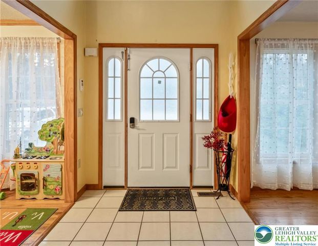 2121 Warwick Circle, Coolbaugh Twp, PA 18466