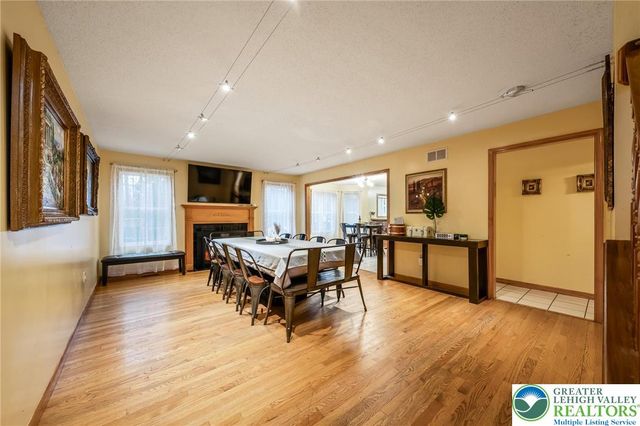 2121 Warwick Circle, Coolbaugh Twp, PA 18466