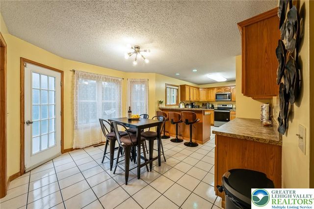 2121 Warwick Circle, Coolbaugh Twp, PA 18466