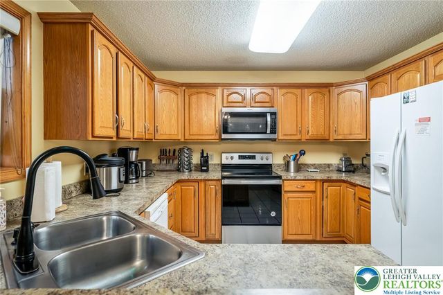 2121 Warwick Circle, Coolbaugh Twp, PA 18466