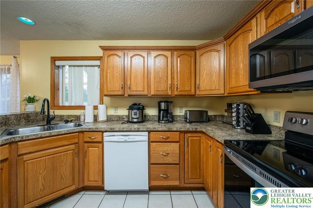 2121 Warwick Circle, Coolbaugh Twp, PA 18466