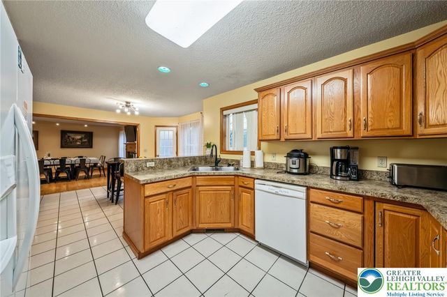 2121 Warwick Circle, Coolbaugh Twp, PA 18466