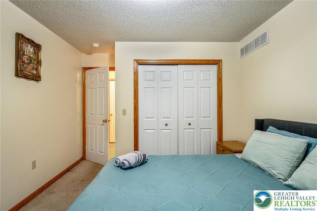 2121 Warwick Circle, Coolbaugh Twp, PA 18466