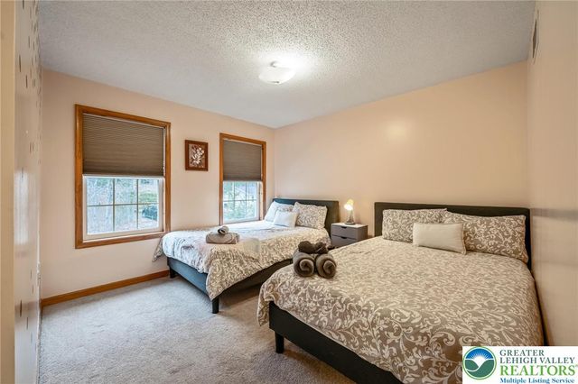 2121 Warwick Circle, Coolbaugh Twp, PA 18466