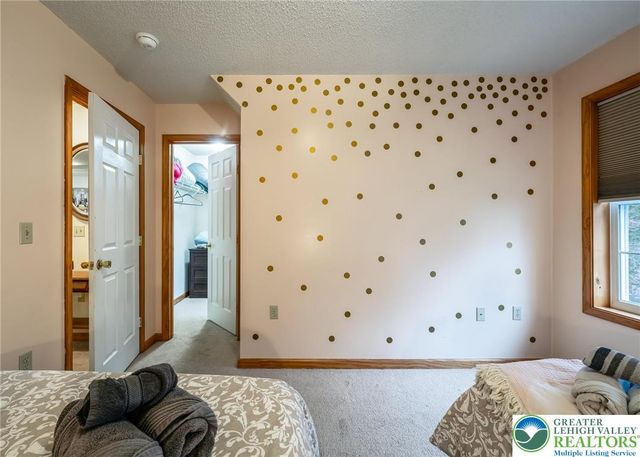 2121 Warwick Circle, Coolbaugh Twp, PA 18466