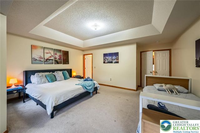 2121 Warwick Circle, Coolbaugh Twp, PA 18466