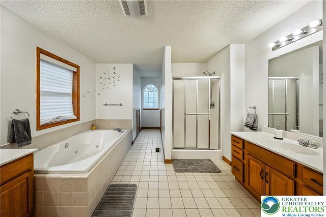 2121 Warwick Circle, Coolbaugh Twp, PA 18466