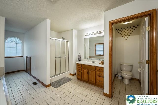 2121 Warwick Circle, Coolbaugh Twp, PA 18466