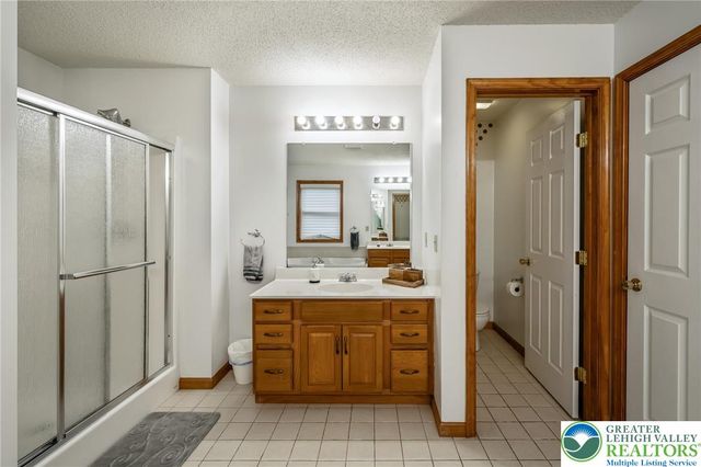 2121 Warwick Circle, Coolbaugh Twp, PA 18466