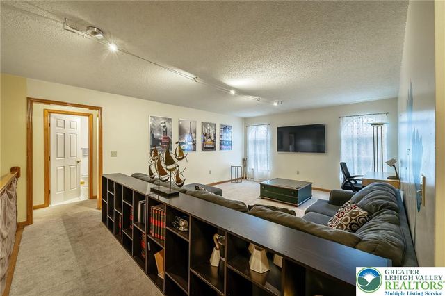 2121 Warwick Circle, Coolbaugh Twp, PA 18466