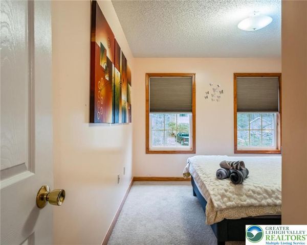 2121 Warwick Circle, Coolbaugh Twp, PA 18466