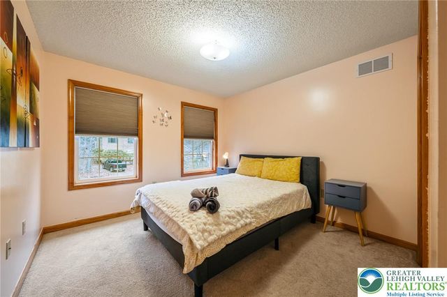 2121 Warwick Circle, Coolbaugh Twp, PA 18466