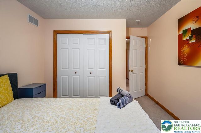 2121 Warwick Circle, Coolbaugh Twp, PA 18466