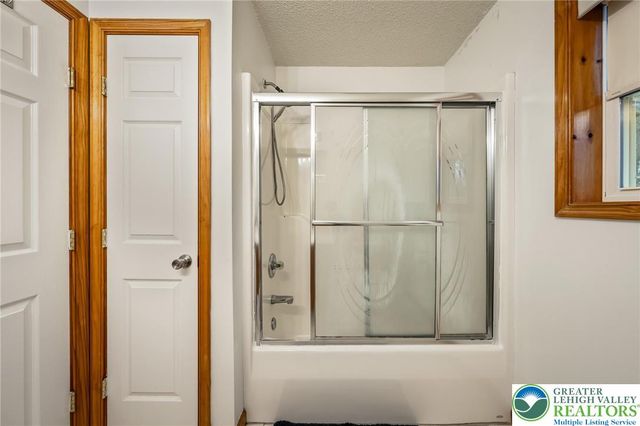 2121 Warwick Circle, Coolbaugh Twp, PA 18466