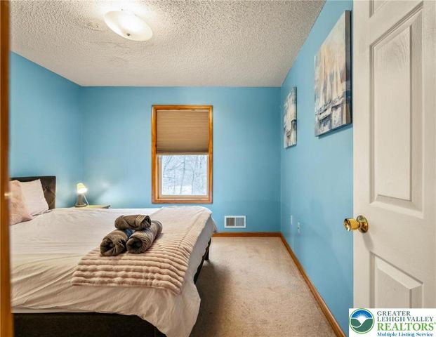 2121 Warwick Circle, Coolbaugh Twp, PA 18466